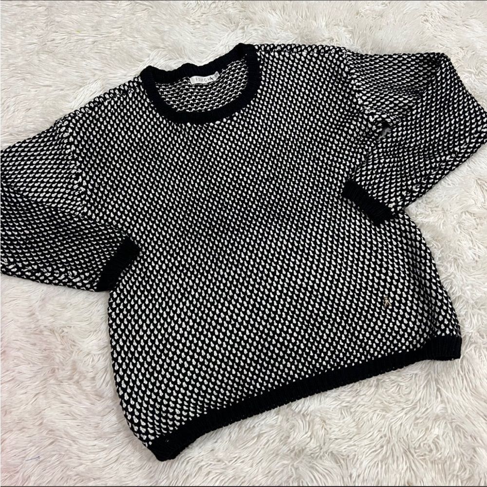 Frnch black and white sweater M
